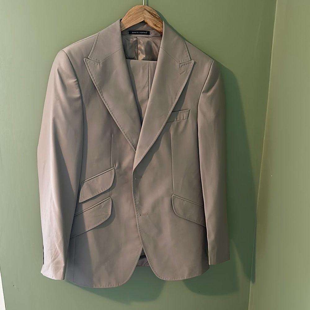 Custom Gray Suit | Suitsupply Style | Wide Peak Lapels | Double Vent | 38R Fit